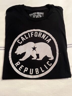 California Republic Men’s Black Graphic T-Shirt